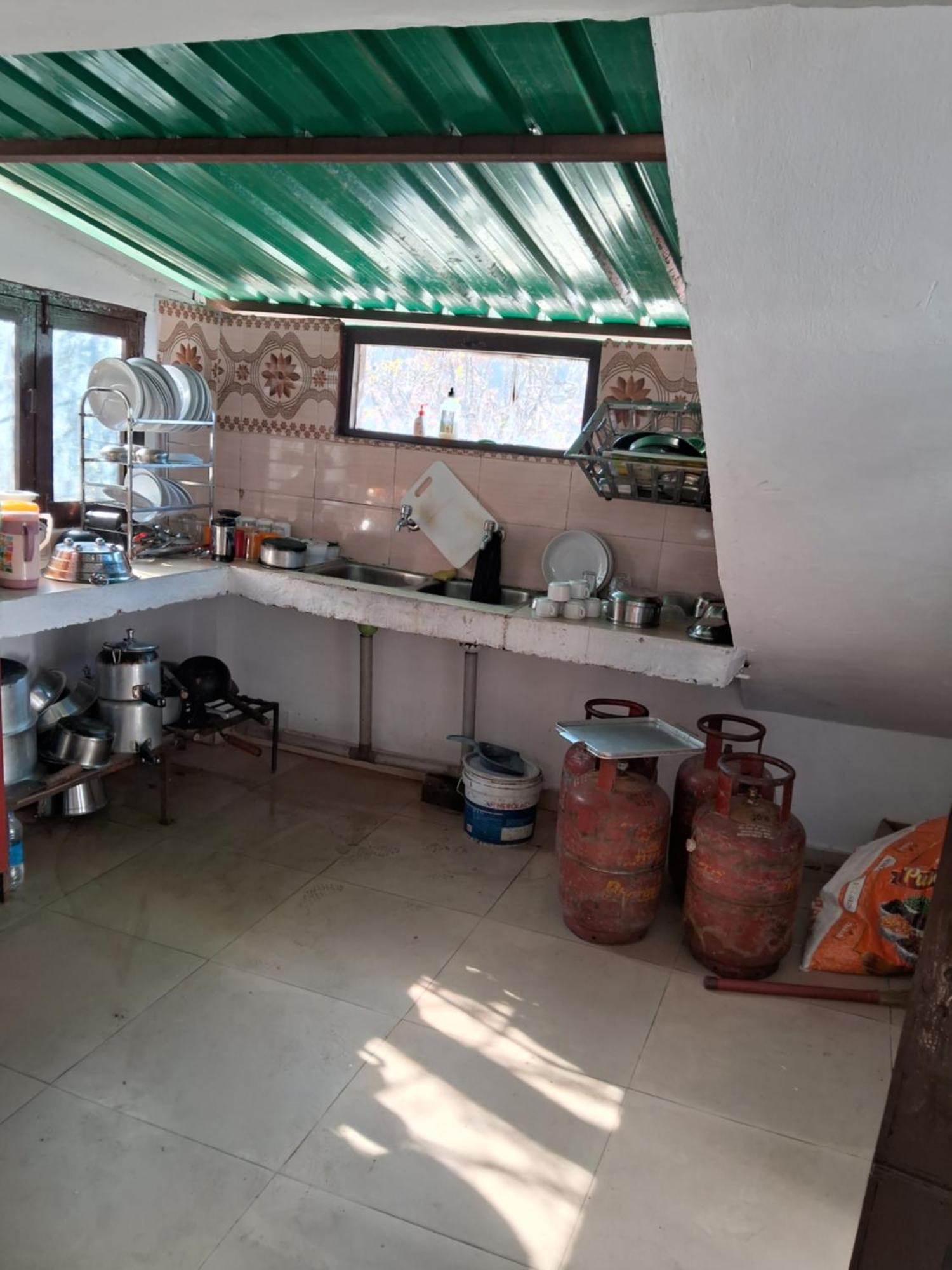 Tirthan Crest Homestay Banjār Екстериор снимка
